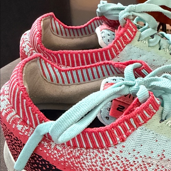 Brooks Vevitate 2 Womens 6.5 Running Shoe Coral, Blue & Black Knit - Picture 5 of 11